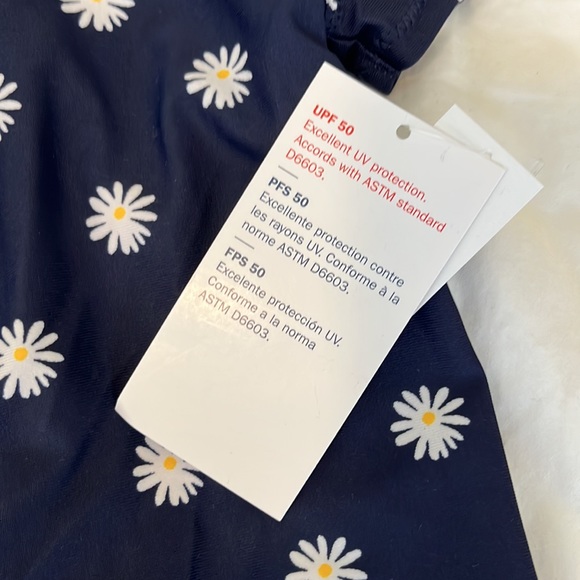 Old navy swimsuit rash guard - Picture 3 of 4